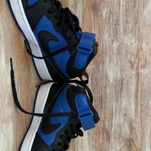 Nike Kids Black and Blue High-Top Sneakers - like new- size 5 youth - Picture 6 of 8